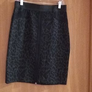Elastic band over the knee skirt